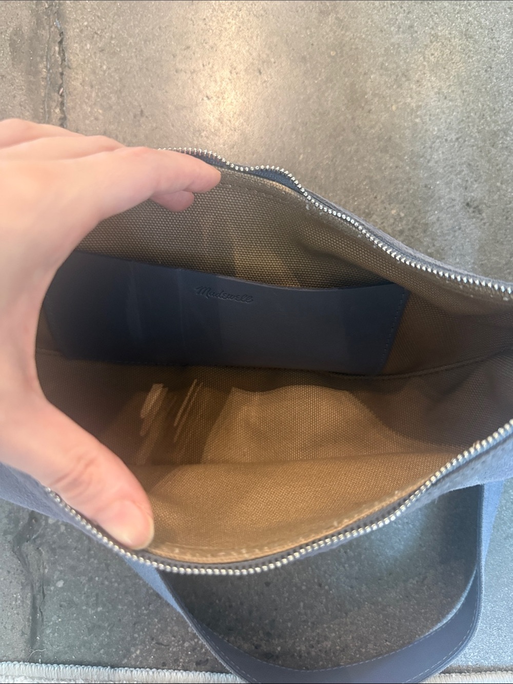 Madewell essential sling crossbody bag sunfaded indigo - Picture 2 of 5